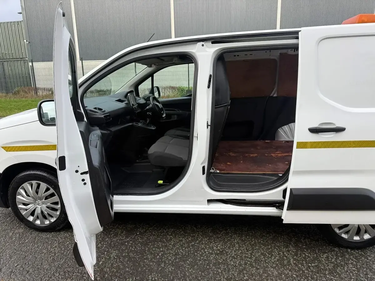 Used Peugeot Partner 131 HP (96 kW) 2020 White MPV