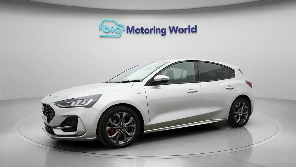 Used Ford Focus ST-Line 125 HP (91 kW) 2024 Silver Hatchback