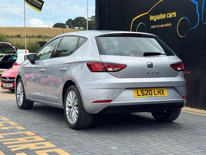 Begagnad Seat Leon SE Dynamic 115 HK (84 kW) 2020 Silver Halvkombi