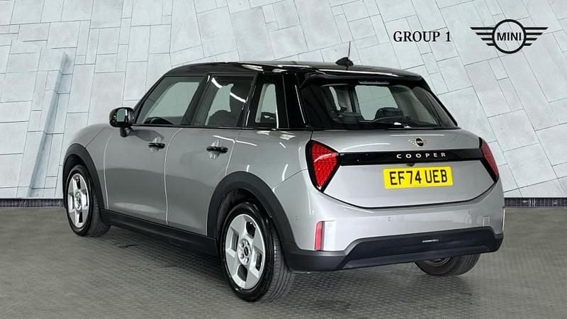 Używany Mini Cooper Hatch 156 KM (114 kW) 2024 Srebrny Hatchback