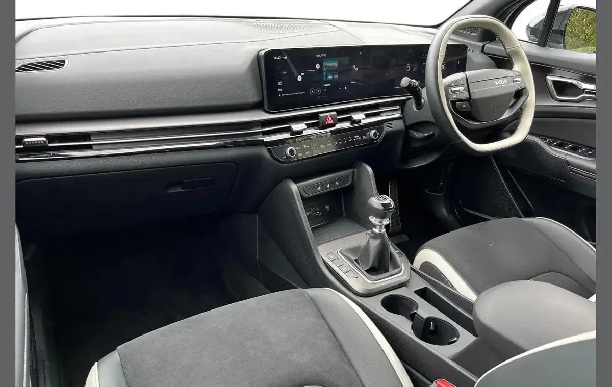 Used Kia Sportage GT-Line 147 HP (108 kW) 2025 White SUV