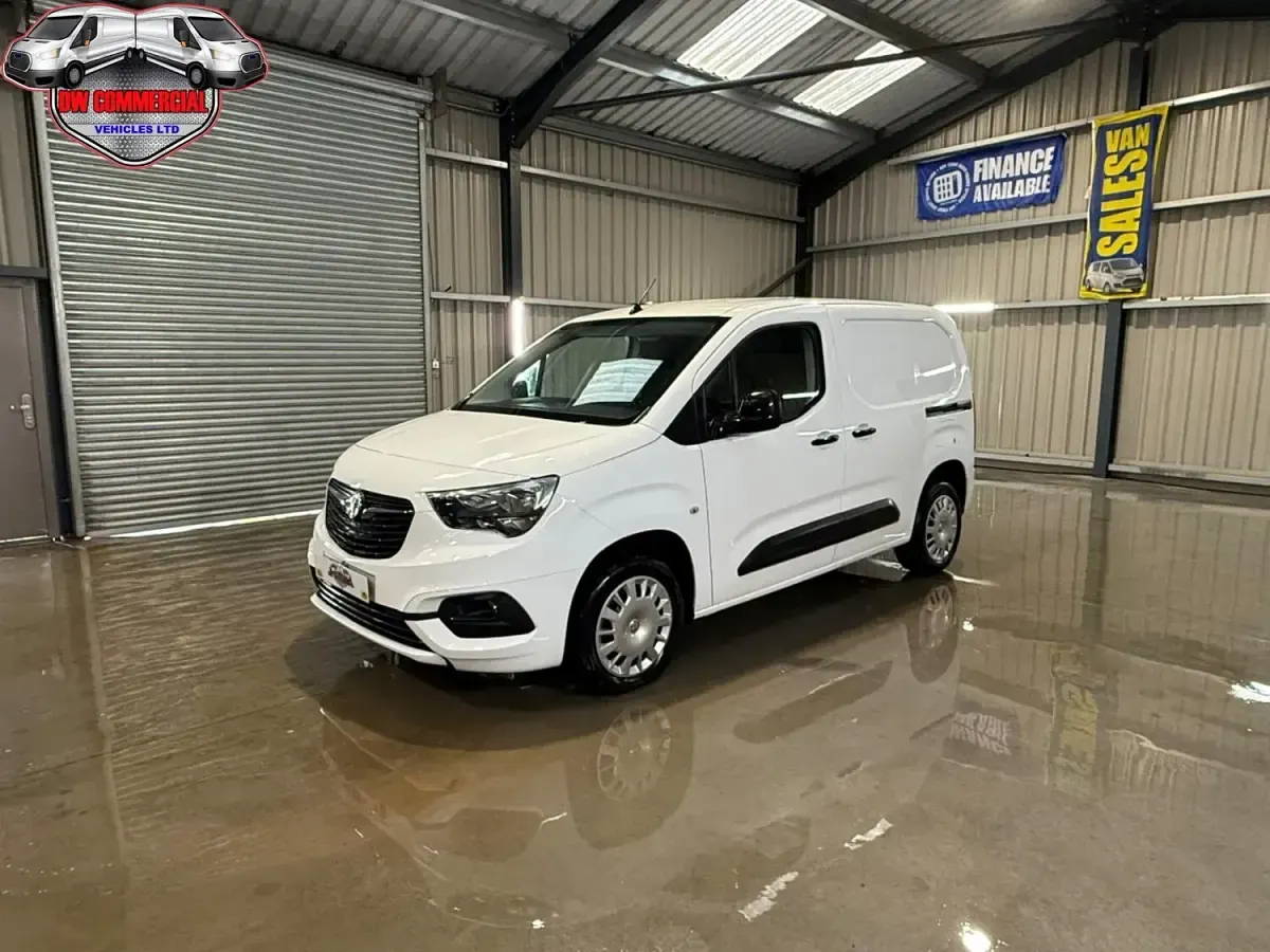 Used Vauxhall Combo Sportive 100 HP (73 kW) 2021 White MPV