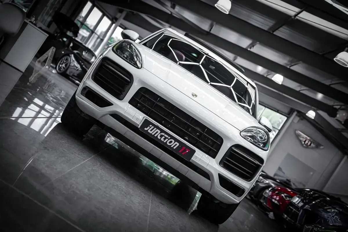 Used Porsche Cayenne 440 HP (323 kW) 2019 White SUV