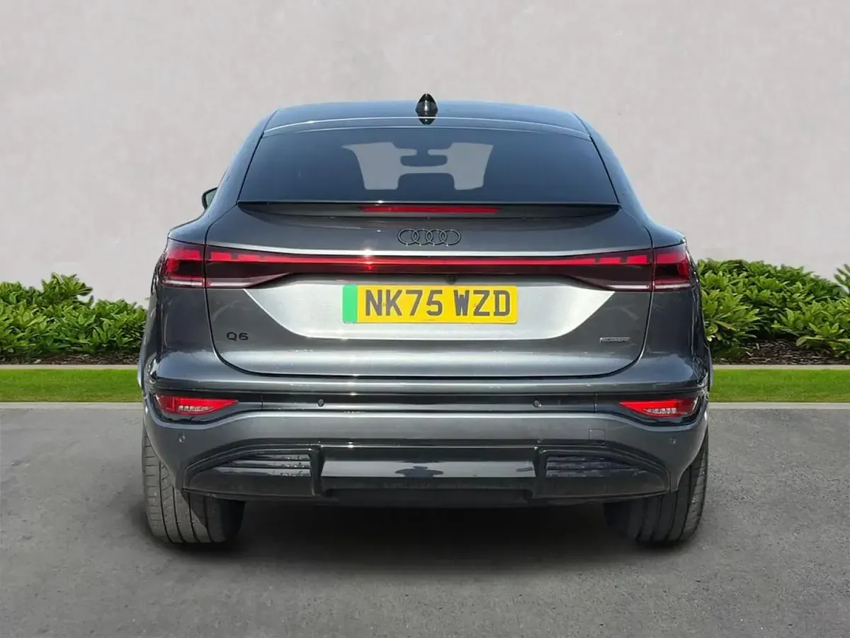 Usado Audi e-tron Business 284 kW (387 HP) 2026 Cinzento SUV