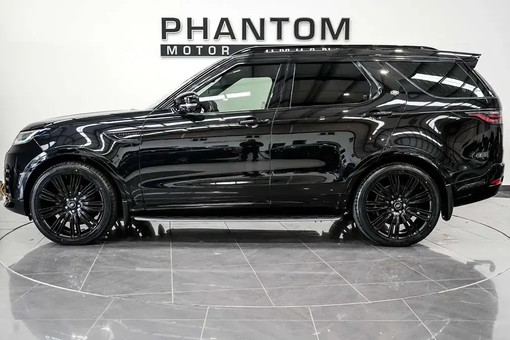 Usado Land Rover Discovery 5 SE Dynamic 300 HP (220 kW) 2022 Preto SUV