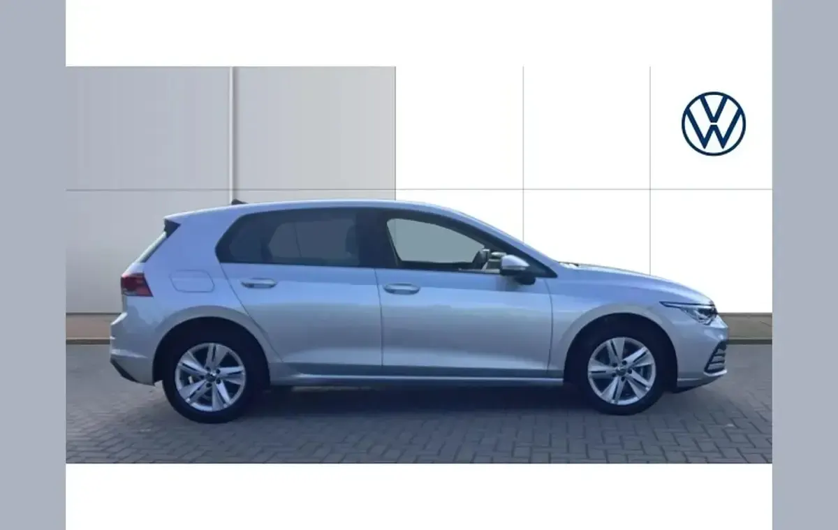 Used VW Golf VIII Life 130 HP (95 kW) 2023 Silver Hatchback