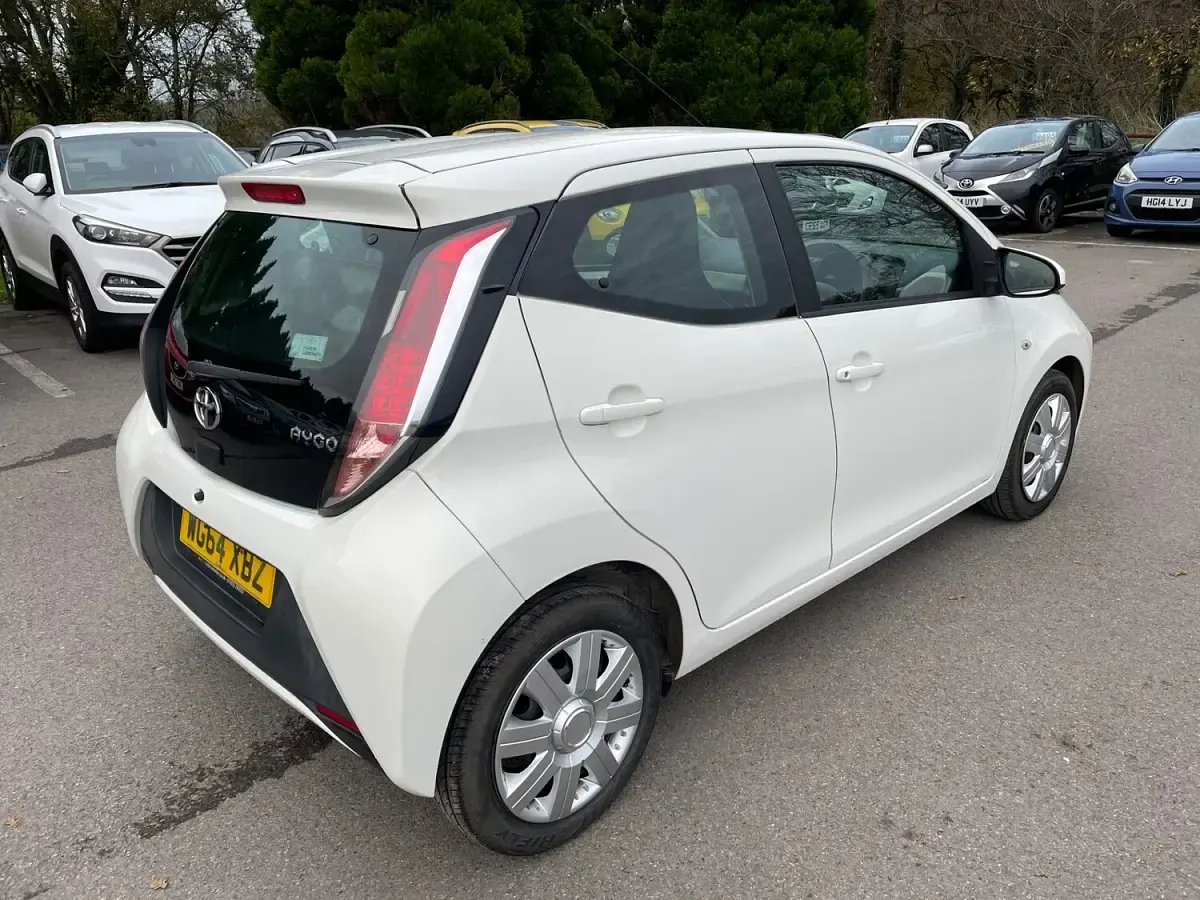 Used Toyota Aygo X-play 69 HP (50 kW) 2015 White Hatchback