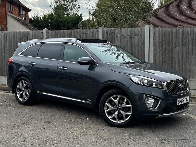 Grey Used 2016 Kia Sorento 4 SUV | £12,997 (Fair price) - Image 1/4