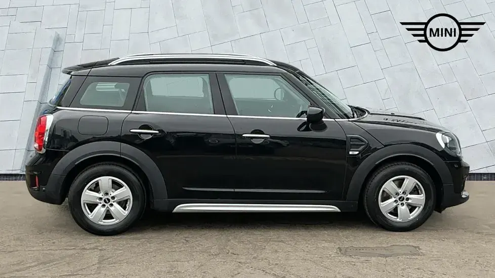 Used Mini Cooper Countryman Classic 134 HP (98 kW) 2020 Black SUV