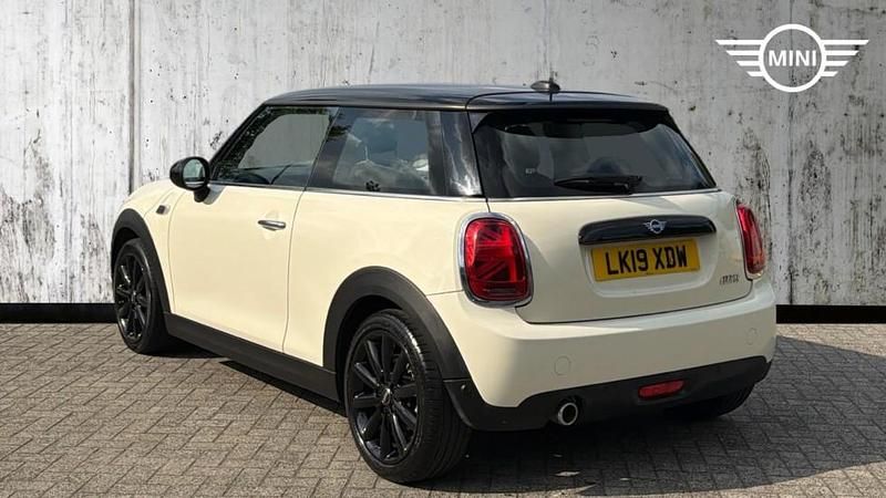 Usado Mini Cooper Classic 136 HP (100 kW) 2019 Branco Citadino