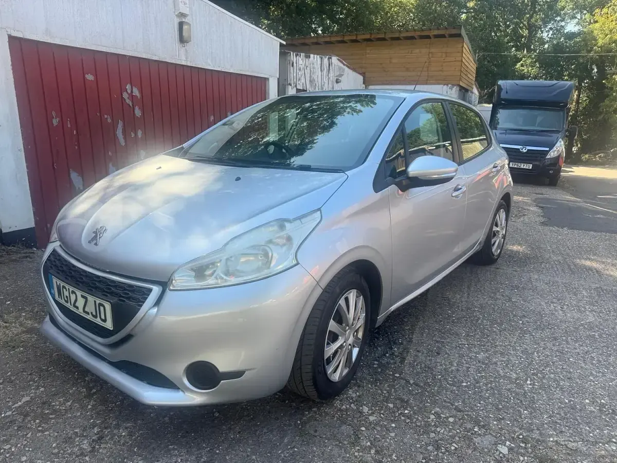 Used Peugeot 208 Access 68 HP (50 kW) 2012 Silver Hatchback