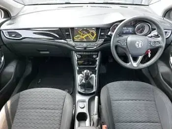 Used Vauxhall Astra SRi 150 HP (110 kW) 2018 White Hatchback