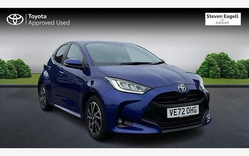 Used 2025 Toyota Yaris Hybrid Design Hatchback | £17,170 (Good price) - Image 1/3