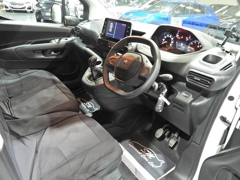 Second-hand Peugeot Partner 131 CP (96 kW) 2021 Alb Monovolum
