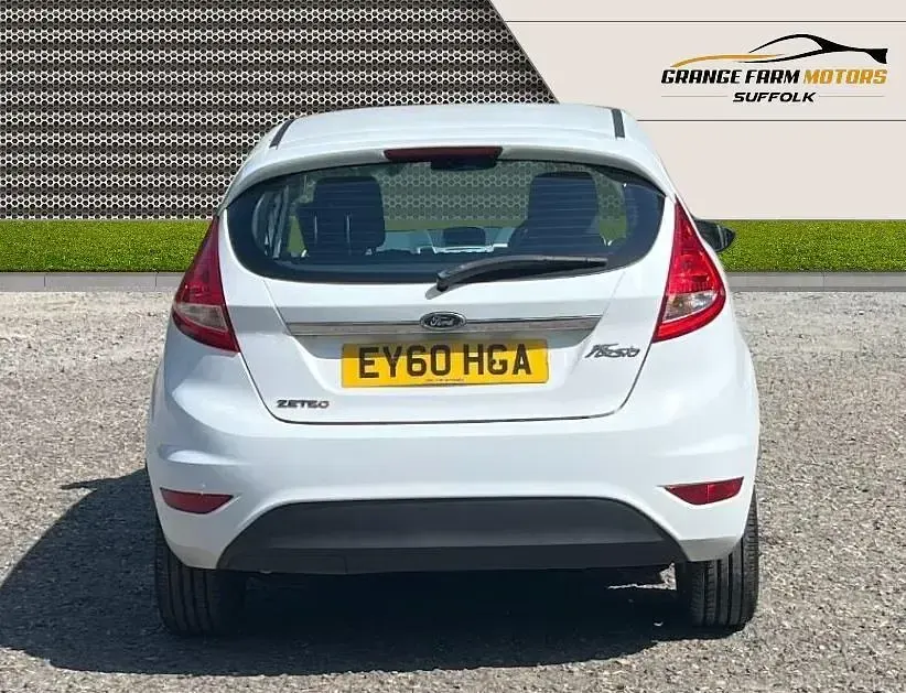 Used Ford Fiesta Zetec 82 HP (60 kW) 2010 White Hatchback