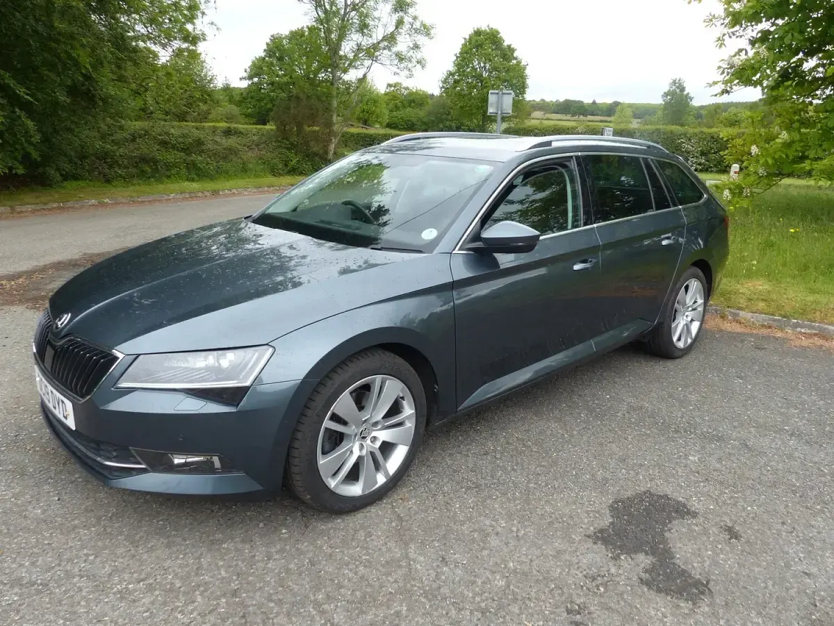 Used Skoda Superb SE L Executive 190 HP (139 kW) 2019 Grey Estate