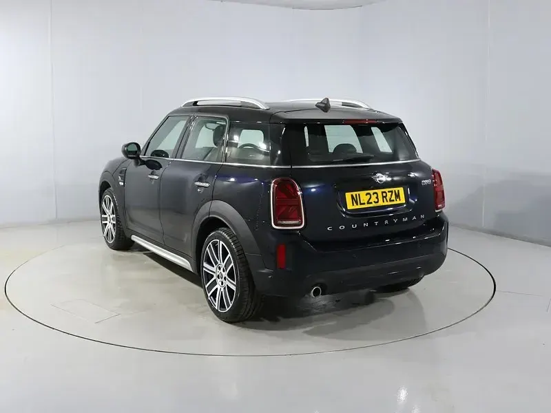 Begagnad Mini Cooper Exclusive 2023 Blå Halvkombi