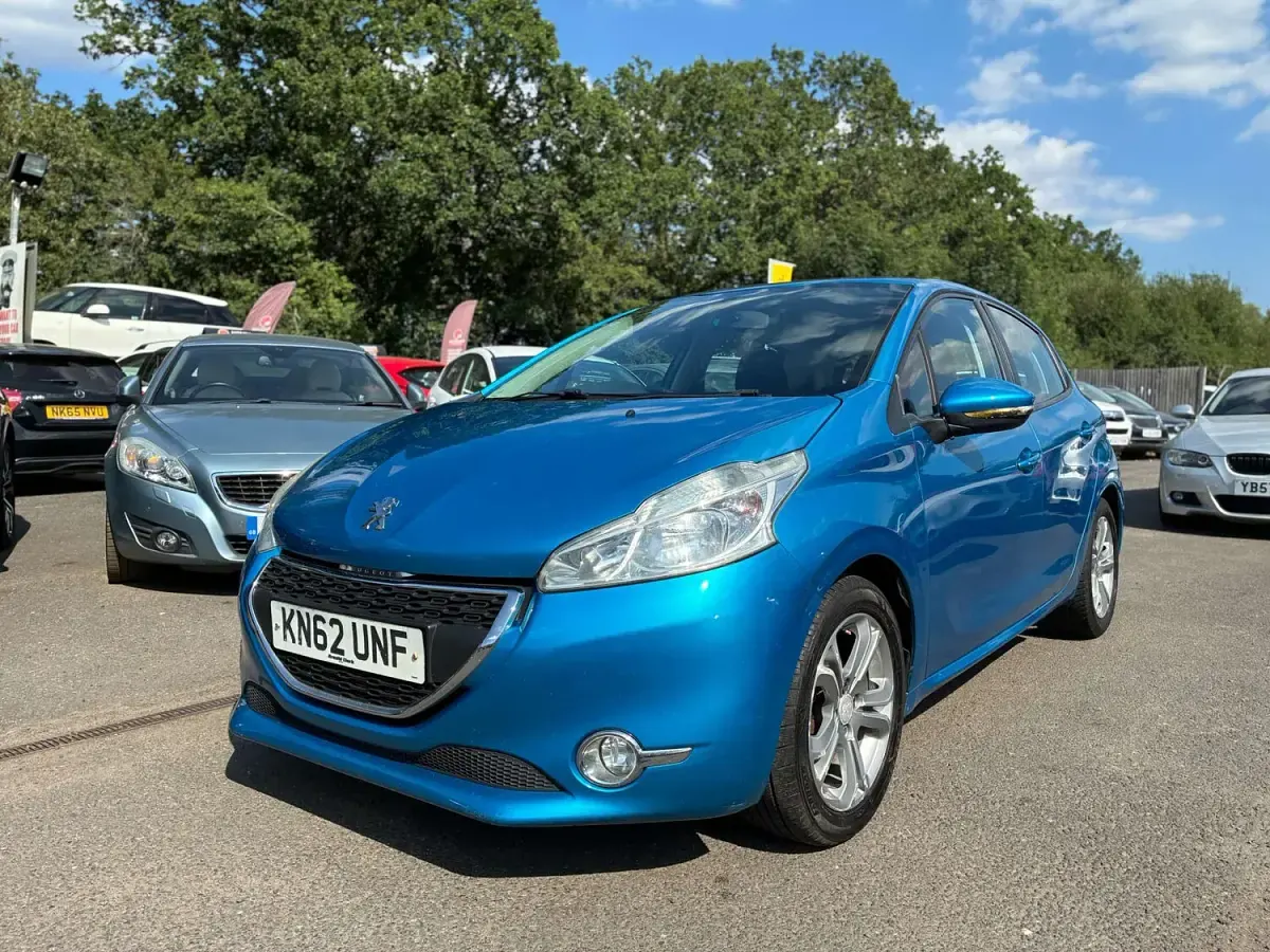 Used Peugeot 208 Active 95 HP (69 kW) 2012 Blue Hatchback