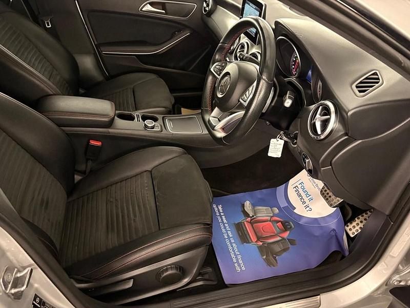 Usado Mercedes CLA180 AMG line 2018 Prateado Sedan