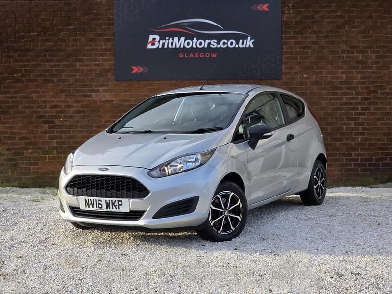 Used Ford Fiesta Studio 82 HP (60 kW) 2016 Silver Hatchback