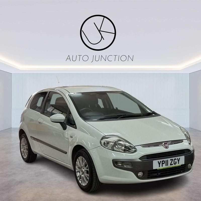 White Used 2011 Fiat Punto Evo Dynamic Hatchback | £3,999 - Image 1/4
