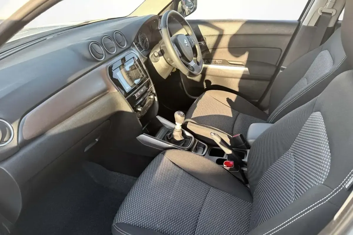 Used Suzuki Vitara SZ-T 127 HP (93 kW) 2022 White SUV