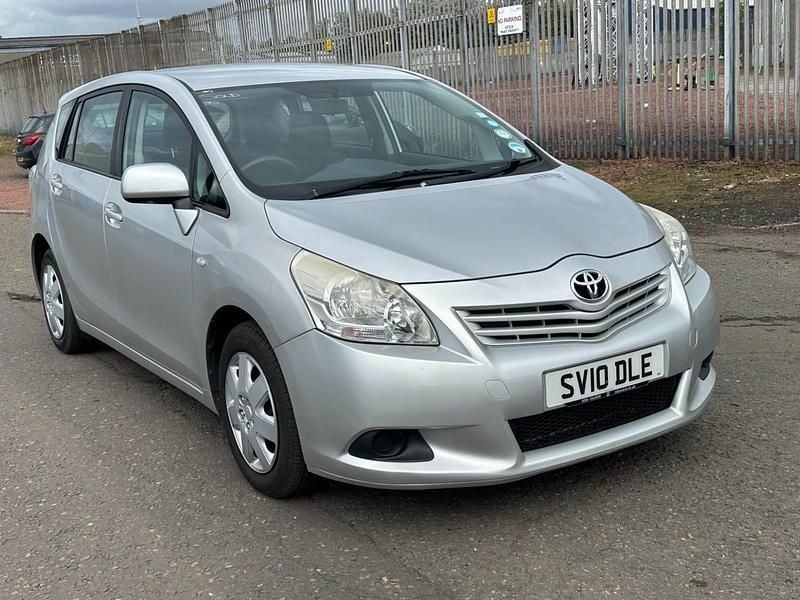 Silver Used 2010 Toyota Verso T2 MPV | £2,595 (Super price) - Image 1/4