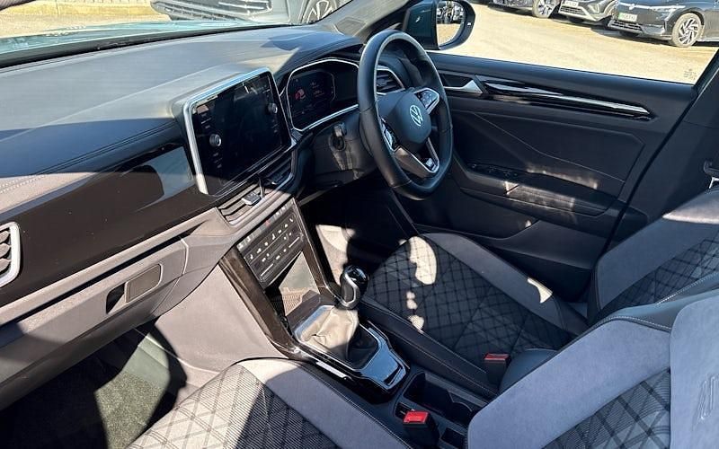 Second-hand VW T-Roc R-line 150 CP (110 kW) 2025 SUV