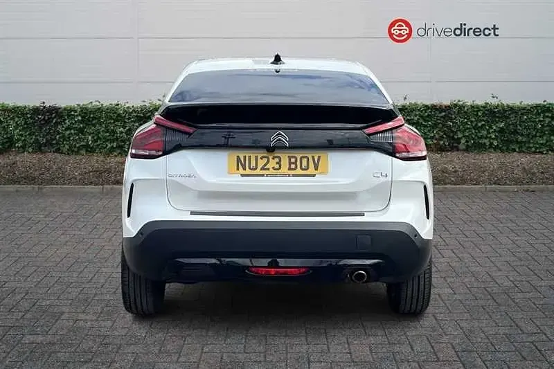 Begagnad Citroën C4 Shine 130 HK (95 kW) 2023 Vit SUV