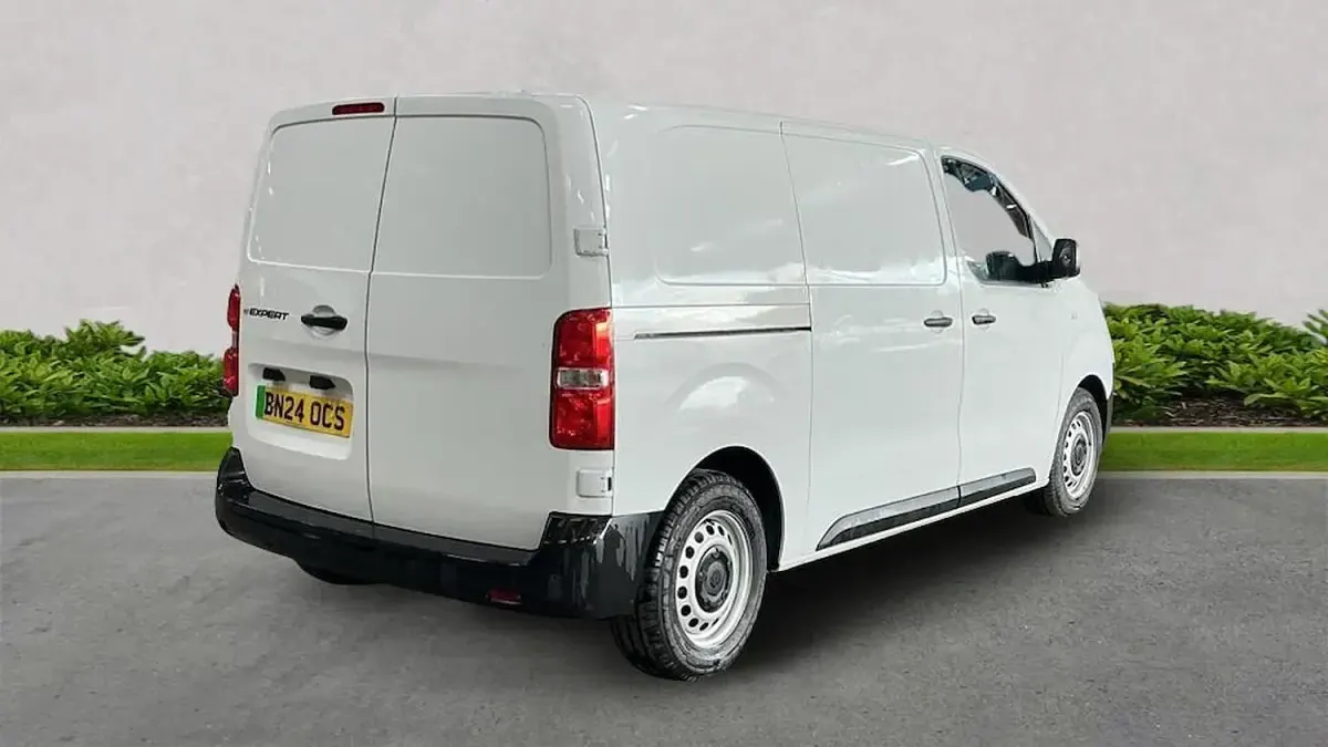 Used Peugeot e-Expert 100 kW (136 HP) 2024 White Van