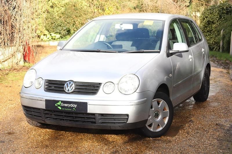 Used VW Polo 75 HP (55 kW) 2004 Silver Hatchback