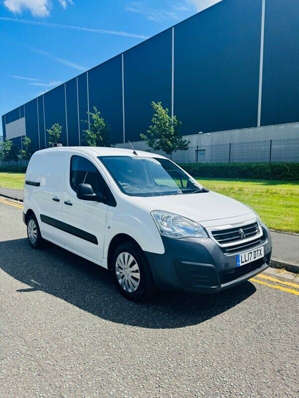 White Used 2017 Peugeot Partner MPV | £5,490 (Good price) - Image 1/4