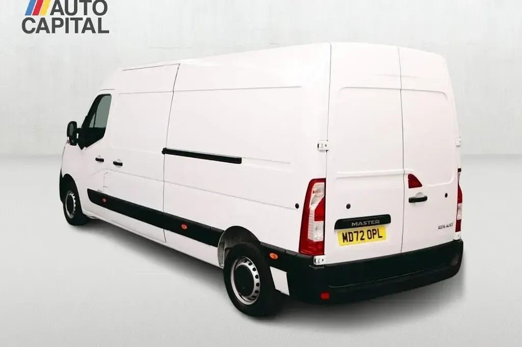 Usado Renault Master Business 135 CV (99 kW) 2022 Blanco Monovolumen