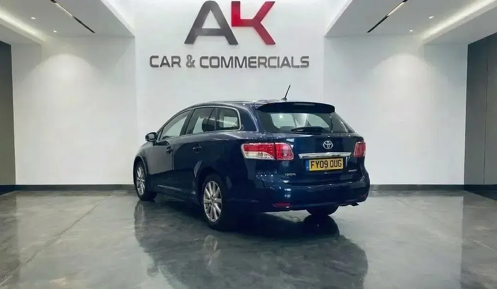 Used Toyota Avensis 130 HP (95 kW) 2009 Blue Estate
