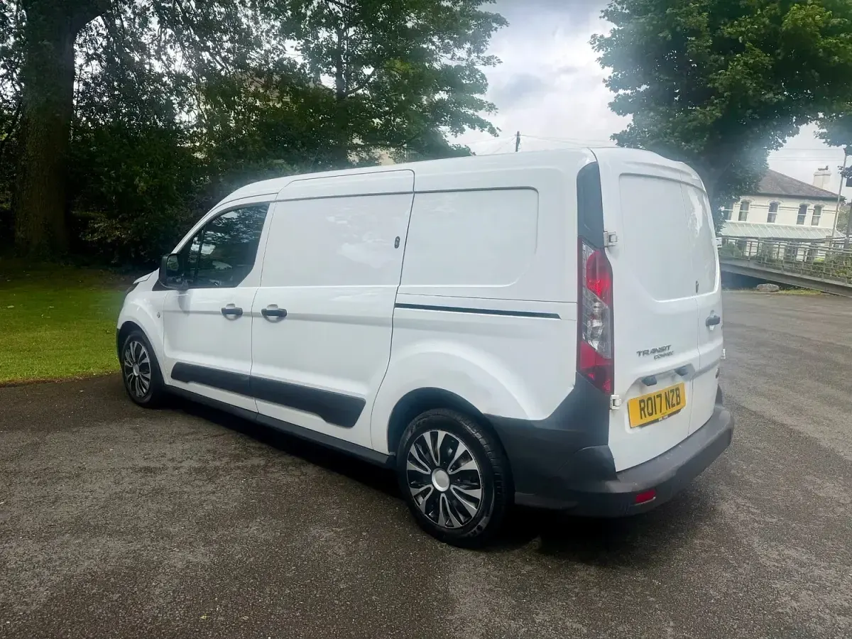 Used Ford Transit Connect 100 HP (73 kW) 2017 White MPV