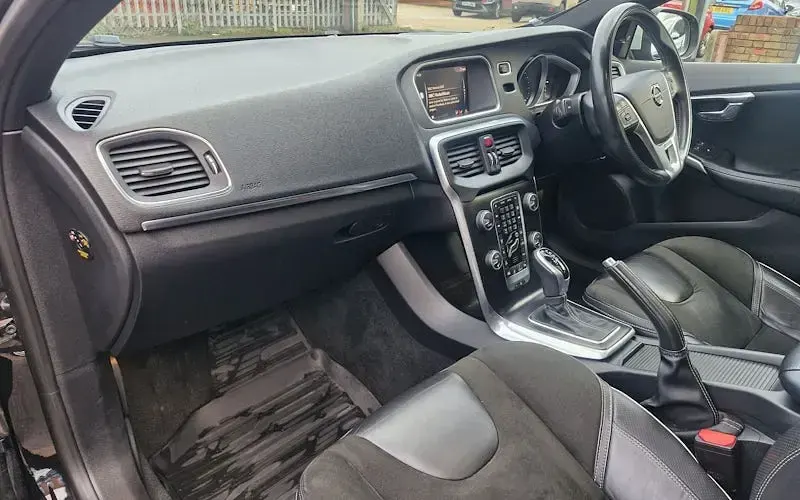 Used Volvo V40 R-Design 152 HP (111 kW) 2018 Black Hatchback