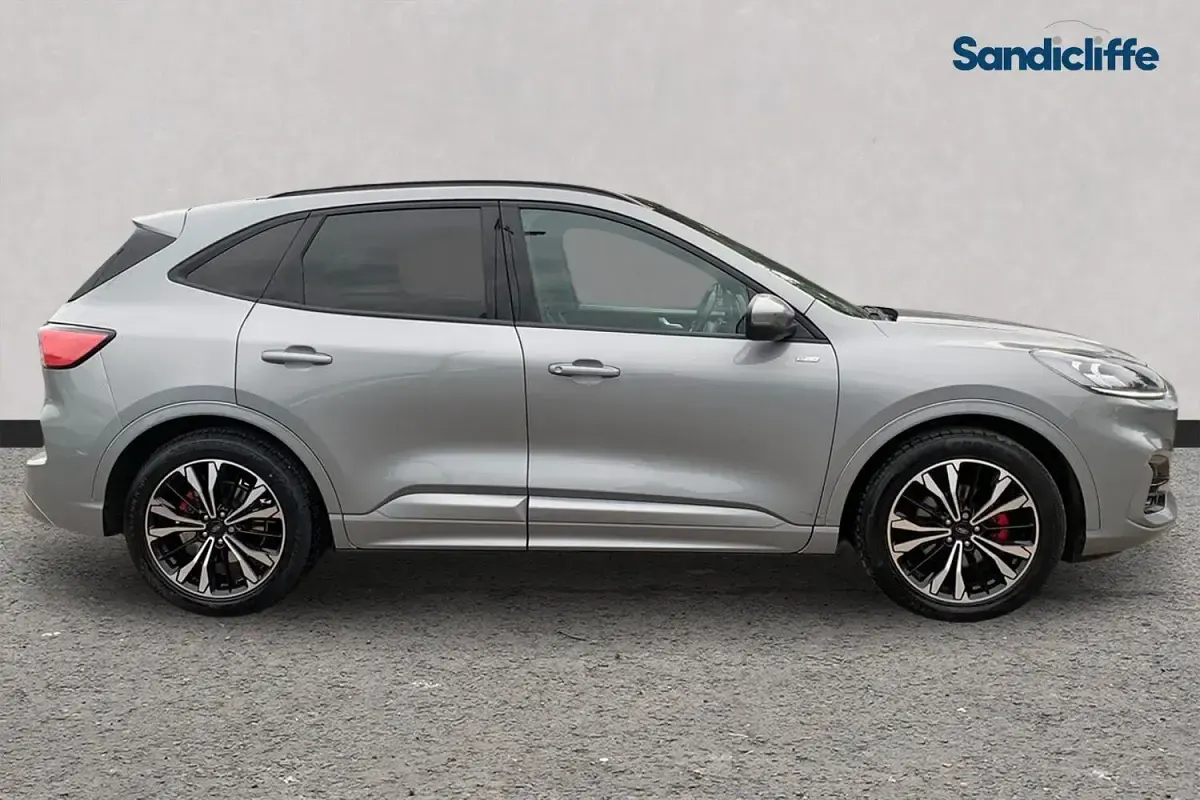 Used Ford Kuga ST-Line X 190 HP (139 kW) 2023 Solar silver (premium paint) SUV