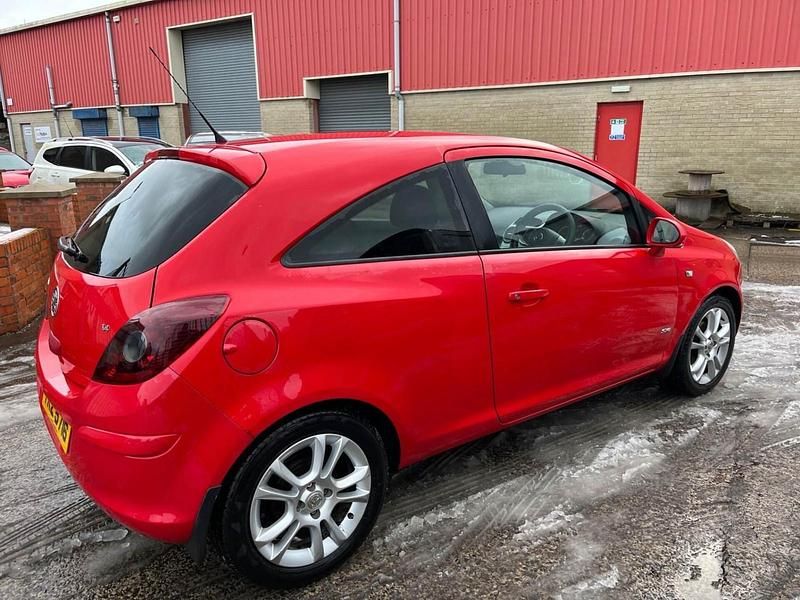 Begagnad Vauxhall Corsa 89 HK (65 kW) 2009 Röd Halvkombi