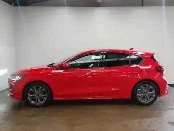 Usado Ford Focus ST-Line 125 HP (91 kW) 2023 Vermelho Citadino