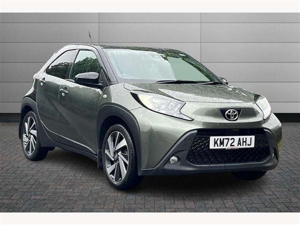Cardamom green with black Used 2022 Toyota Aygo Hatchback | £12,295 (Fair price) - Image 1/2