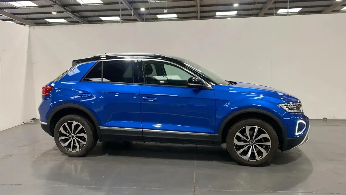Used VW T-Roc Style 150 HP (110 kW) 2023 Blue SUV
