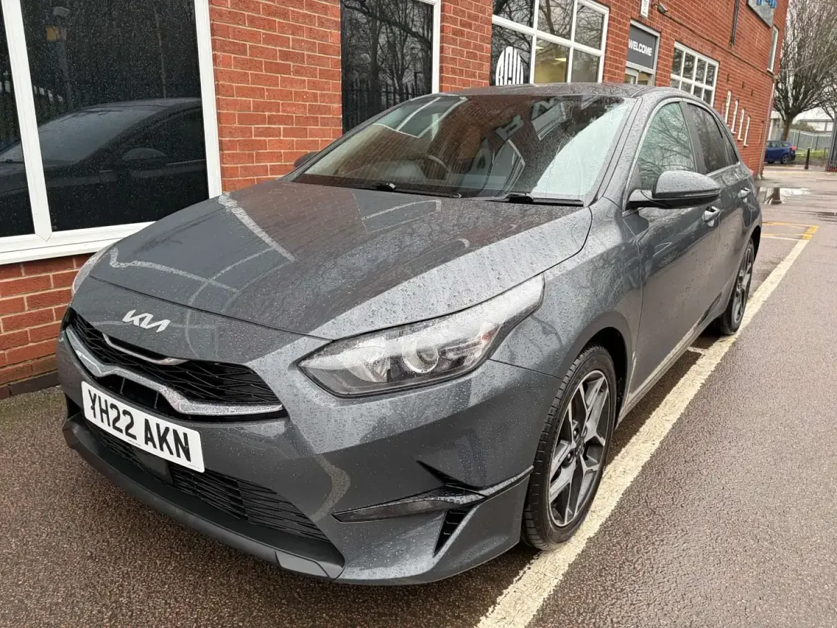 Usado Kia Ceed 158 CV (116 kW) 2022 Gris Utilitario