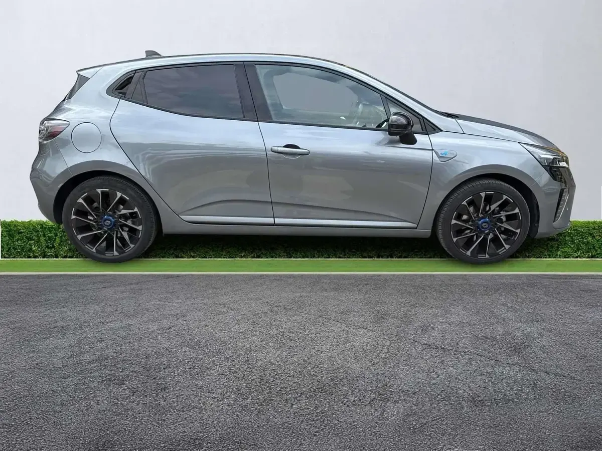 Used Renault Clio V Esprit Alpine 143 HP (105 kW) 2024 Grey Hatchback