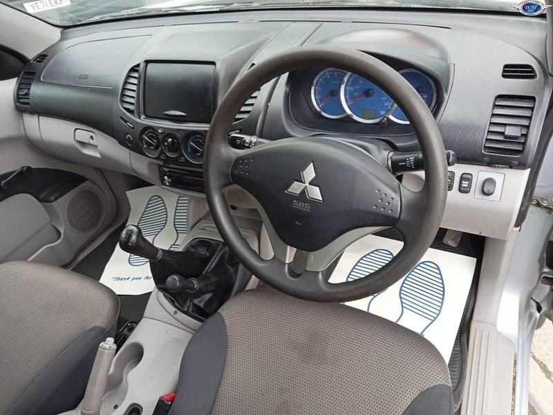 Used Mitsubishi L200 134 HP (98 kW) 2010 Silver Pickup