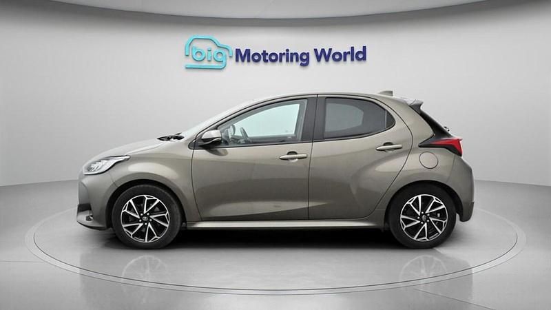 Used Toyota Yaris Hybrid Design 116 HP (85 kW) 2023 Bronze Hatchback