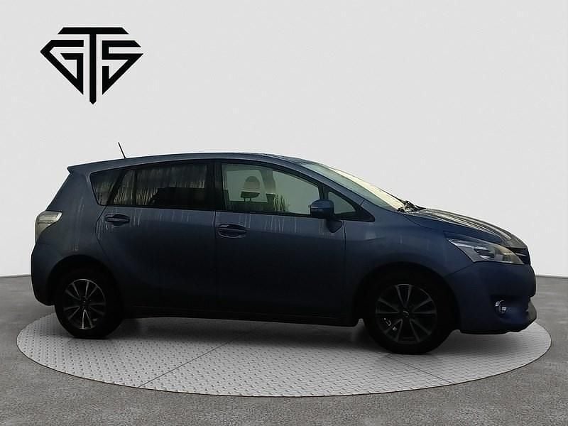 Used Toyota Verso 2013 Blue MPV