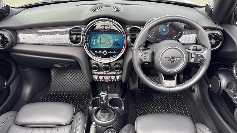 Used Mini Cooper Exclusive 134 HP (98 kW) 2024 Silver Hatchback