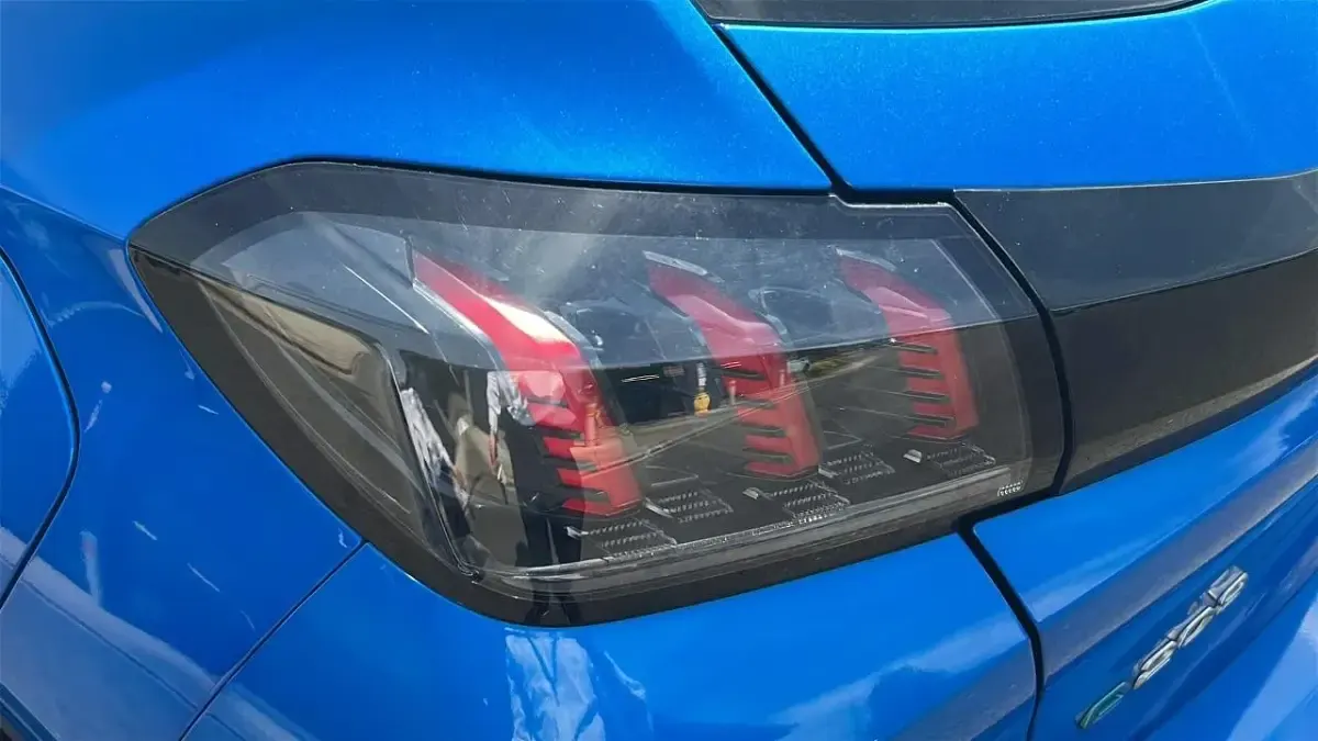 Used Peugeot e-208 Premium 98 kW (134 HP) 2022 Blue Hatchback
