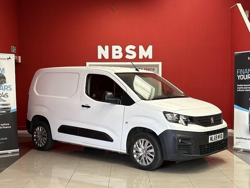 White Used 2019 Peugeot Partner MPV | £7,750 (Fair price) - Image 1/4
