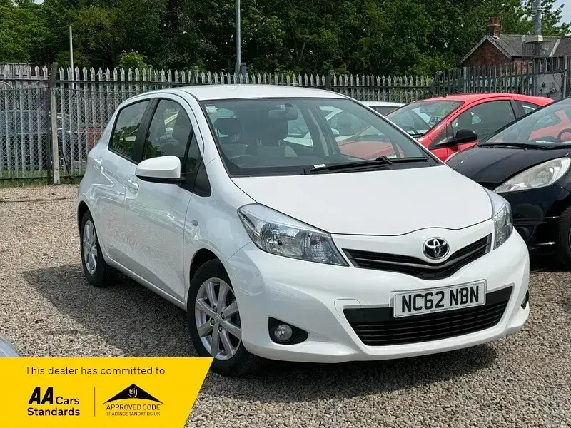 Used Toyota Yaris 99 HP (72 kW) 2017 White